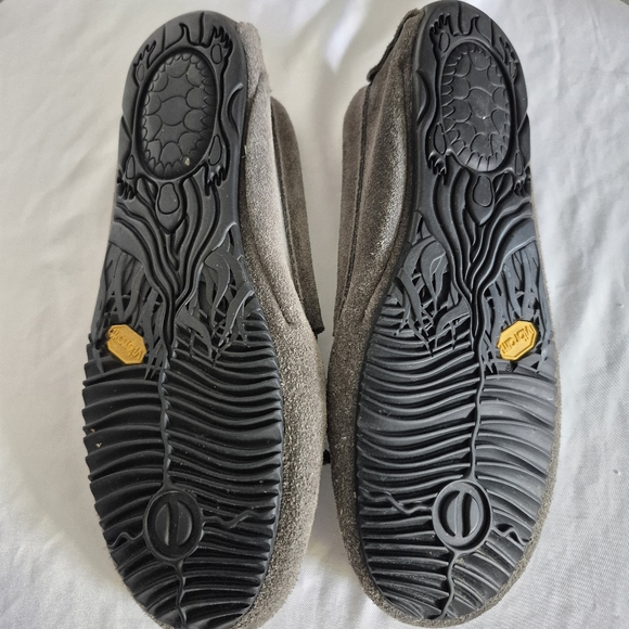 Manitobah Mukluks Suede Beaded Grey Moccasins Vibram Heel Ladies 5 - Picture 2 of 6